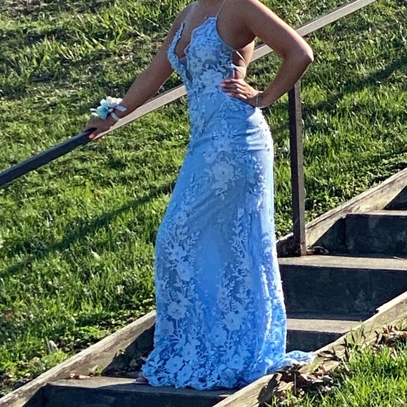 periwinkle formal dress. with detachable back. size 6 fits more like a 4. - Picture 8 of 9